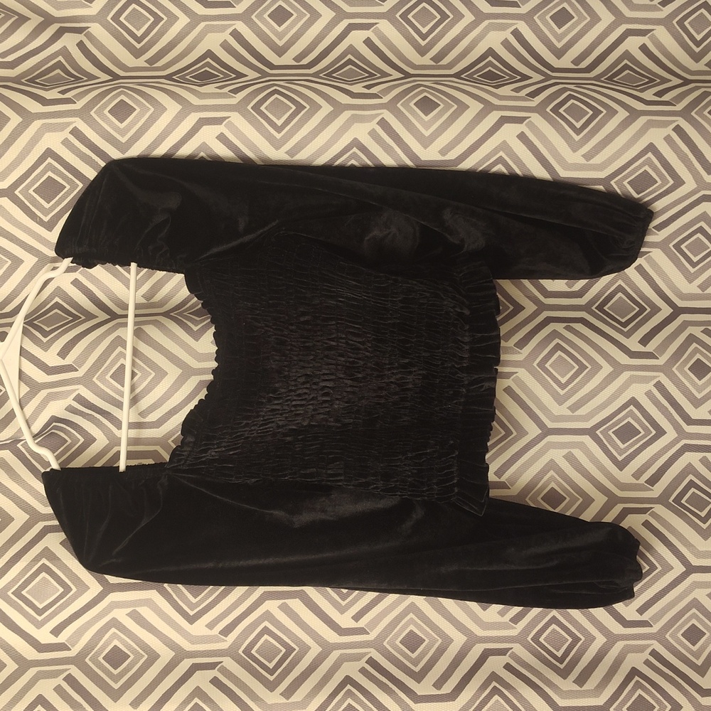 Women Cold shoulder crop top